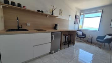 Studio (Studio with Sea View (2 Adults)) | Eigene Küche | Kühlschrank