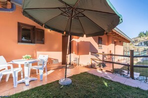 Outdoor dining - Holiday Apartment "Rosalba" At the Foot of Monte Baldo with Balcony and Views (Ferrara Monte Baldo)