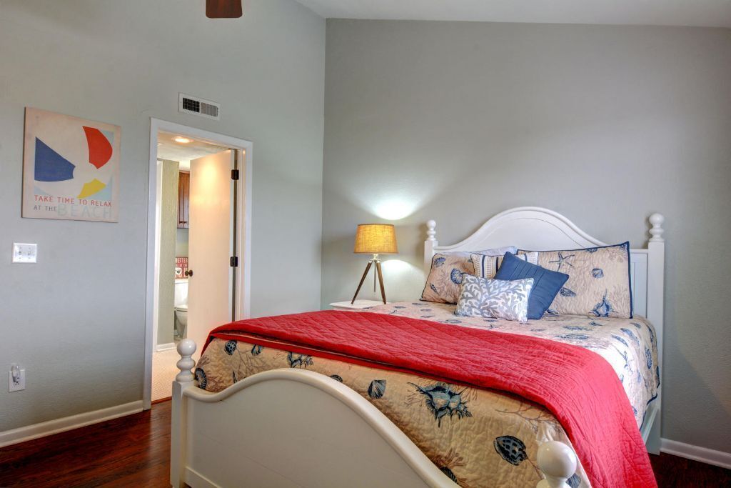 Beautifully Updated Top Floor Condo With Ocean & Pool Views - 瑟夫城