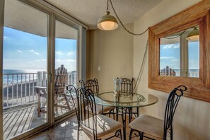 تناول ا لطعام