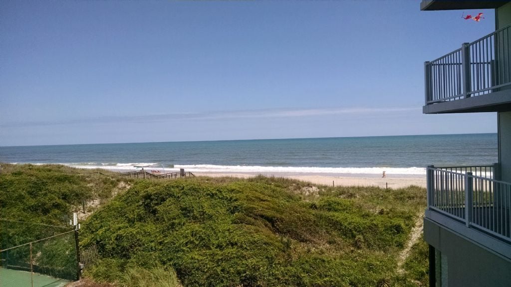 Open and Airy Oceanfront Unit with amazing views