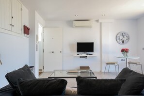 TV - Attractive Holiday Apartment Atico la Terraza with Air Conditioning (Conil de la Frontera)