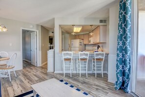 Interior - Adorable Updated Oceanfront Condo on the top floor! (North Topsail Beach)