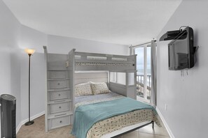 2 bedrooms, iron/ironing board, free WiFi