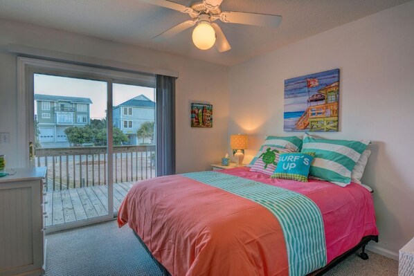 3 bedrooms, desk, iron/ironing board, free WiFi