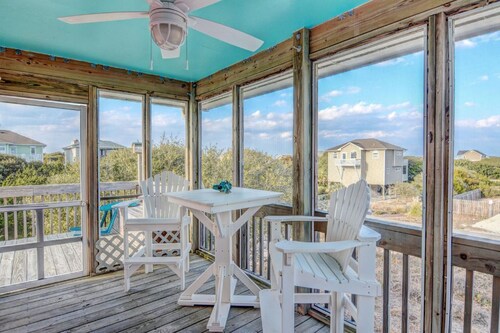 Ocean View Island Living! Beach Access and multiple decks
