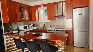 Refrigerador, microondas, lavavajillas, tetera/pava eléctrica