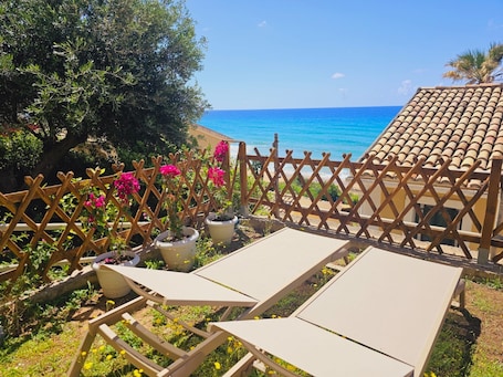 ์ํํธ, ์นจ์ค 2๊ฐ, ํก์ฐ, ๋ฐ์ฝ๋ | ํ
๋ผ์ค/ํํฐ์ค