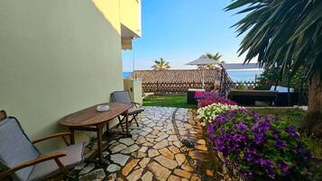 Apartment, 2 Schlafzimmer, Raucher, Balkon | Speisen im Freien