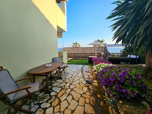 Apartamento, 2 habitaciones, fumadores, balcón | Restaurante al aire libre