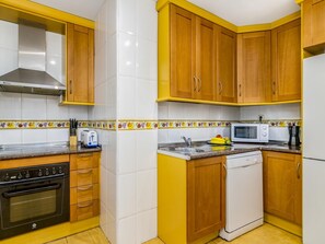 Réfrigérateur, micro-ondes, four, lave-vaisselle