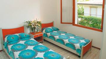 2 間睡房、房內夾萬、床單