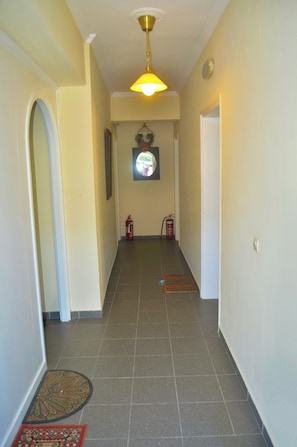 Appartement, 2 chambres, fumeur, balcon | Couloir