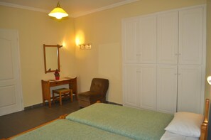 Apartment, 1 Bedroom, Smoking, Balcony | Living room