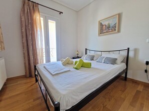 4 bedrooms, soundproofing - The Mirador Boutique Villa With Scenic Sea View (Markopoulo Mesogaias)