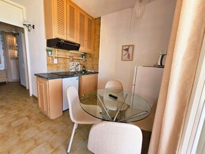 Apartment, 1 Bedroom, Smoking, Balcony | Private kitchen | Fridge, stovetop, coffee/tea maker, cookware/dishes/utensils