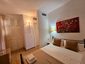 Apartment, 1 Bedroom, Smoking, Balcony