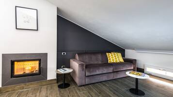 Televisión y chimenea