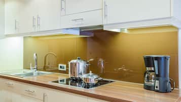Fridge, stovetop, dishwasher, electric kettle