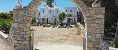 House, 2 Bedrooms, Smoking, Balcony | Property grounds