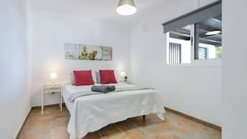 2 bedrooms, iron/ironing board, free WiFi, bed sheets