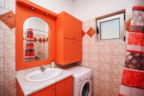Ferienhaus, 3 Schlafzimmer, Raucher, Balkon | Badezimmer