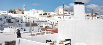 Exclusive apartment with roof terrace in the old town - Precioso apartamento en Vejer con terraza