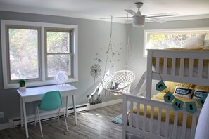 4 bedrooms, desk, iron/ironing board, free WiFi
