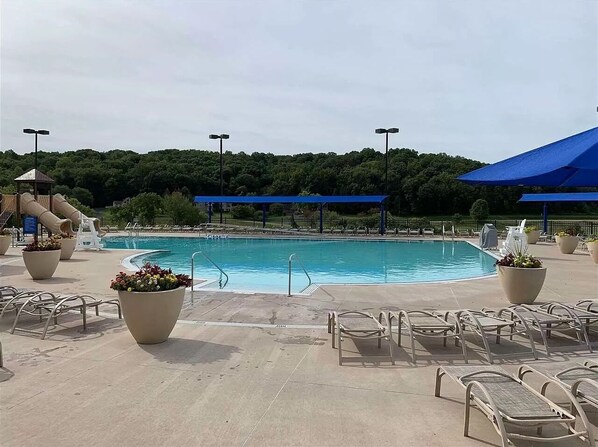 Piscine intérieure, piscine extérieure