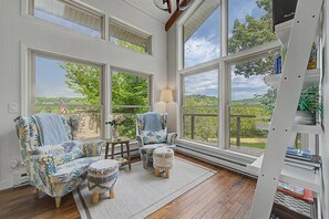 Interior - Modern Home w/private hot tub, game room, & Amazing VIEWS (Galena)