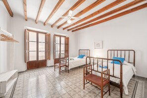 6 dormitorios, tabla de planchar con plancha, wifi gratis y ropa de cama