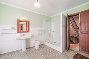 Bathtub, hair dryer, towels - Fantastic Villa "Can Bac" in Mallorquin Style with Pool (SÓLLER)