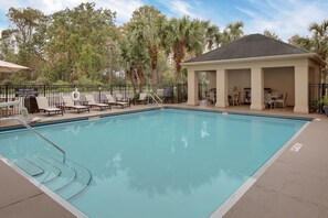 Outdoor pool - Hotel in Orlando Maitland (Maitland)