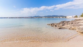 Una playa cerca