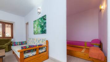 2 bedrooms, free WiFi, bed sheets