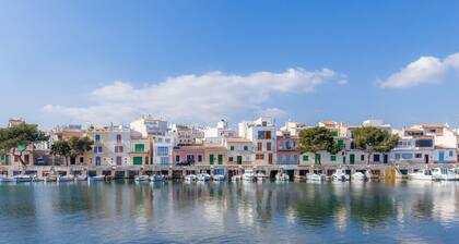 Vacation Home "Sa Casona" in a Rural Area and Near the Beach