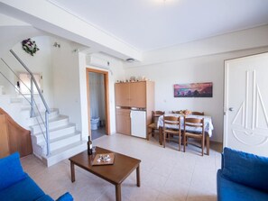 Apartment, 1 Bedroom, Smoking, Private Pool | Dining