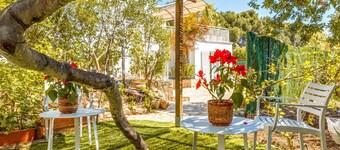 Holiday Home “Villa Bellver” near Palma center with Wi-Fi, Garden & Pool