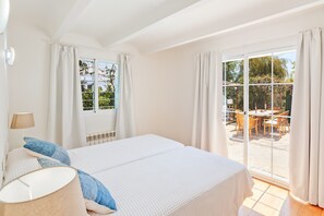 5 slaapkamers, een strijkplank/strijkijzer, gratis wifi, beddengoed
