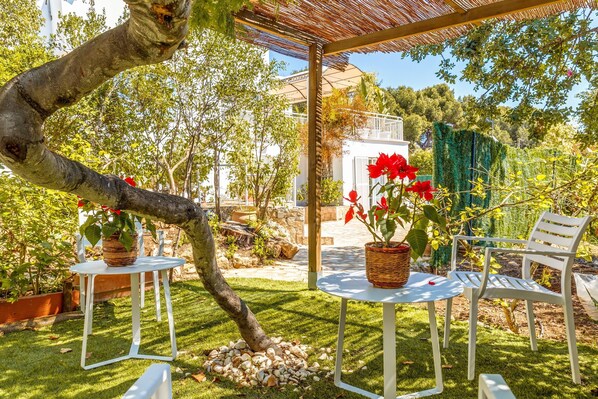 Terrace/patio - Holiday Home “Villa Bellver” near Palma center with Wi-Fi, Garden & Pool (Palma)