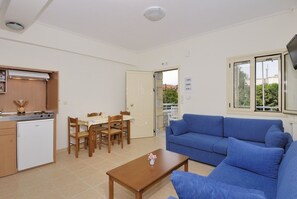 Appartamento, 1 camera da letto, fumatori, piscina privata | Soggiorno