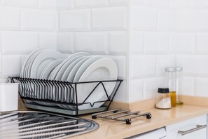 Fridge, microwave, stovetop, coffee/tea maker - Modern studio apartment - La Higuera 3 (Cadiz)