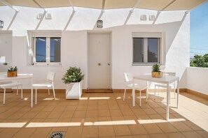 Outdoor dining - Modern studio apartment - La Higuera 3 (Cadiz)
