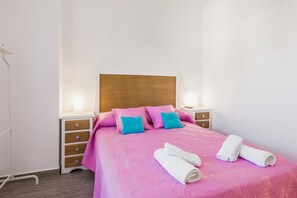 1 bedroom, iron/ironing board, free WiFi, bed sheets - Modern studio apartment - La Higuera 3 (Cadiz)