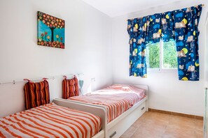 2 quartos, ferros/tábuas de passar roupa, Wi-Fi de cortesia