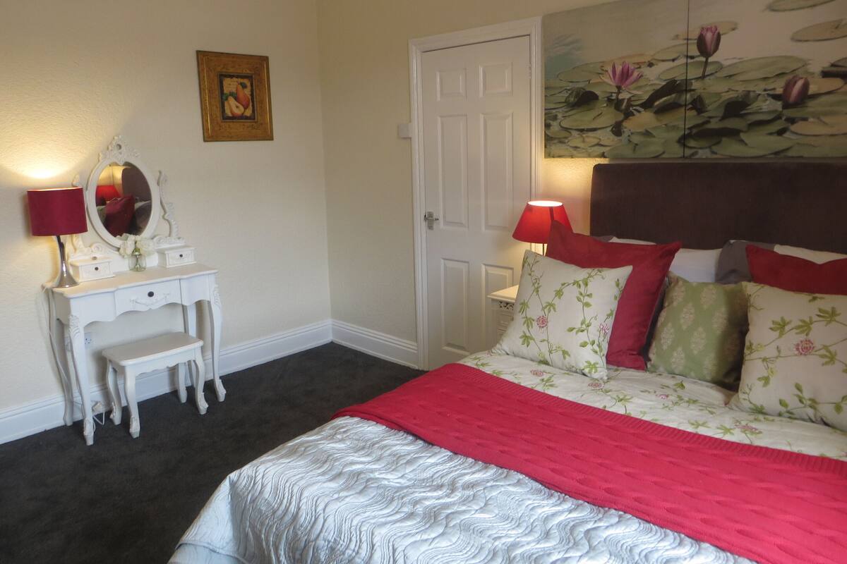 Family Apartment (First Floor) | 1 bedroom, iron/ironing board, WiFi (free), individually decorated