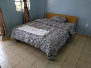 Double Room | Desk, free WiFi, bed sheets - Downhill Springs Resort (Webuye)