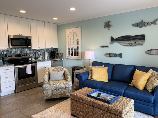 TV, books - Beautiful Condo in ocean front resort! (Hilton Head Island)