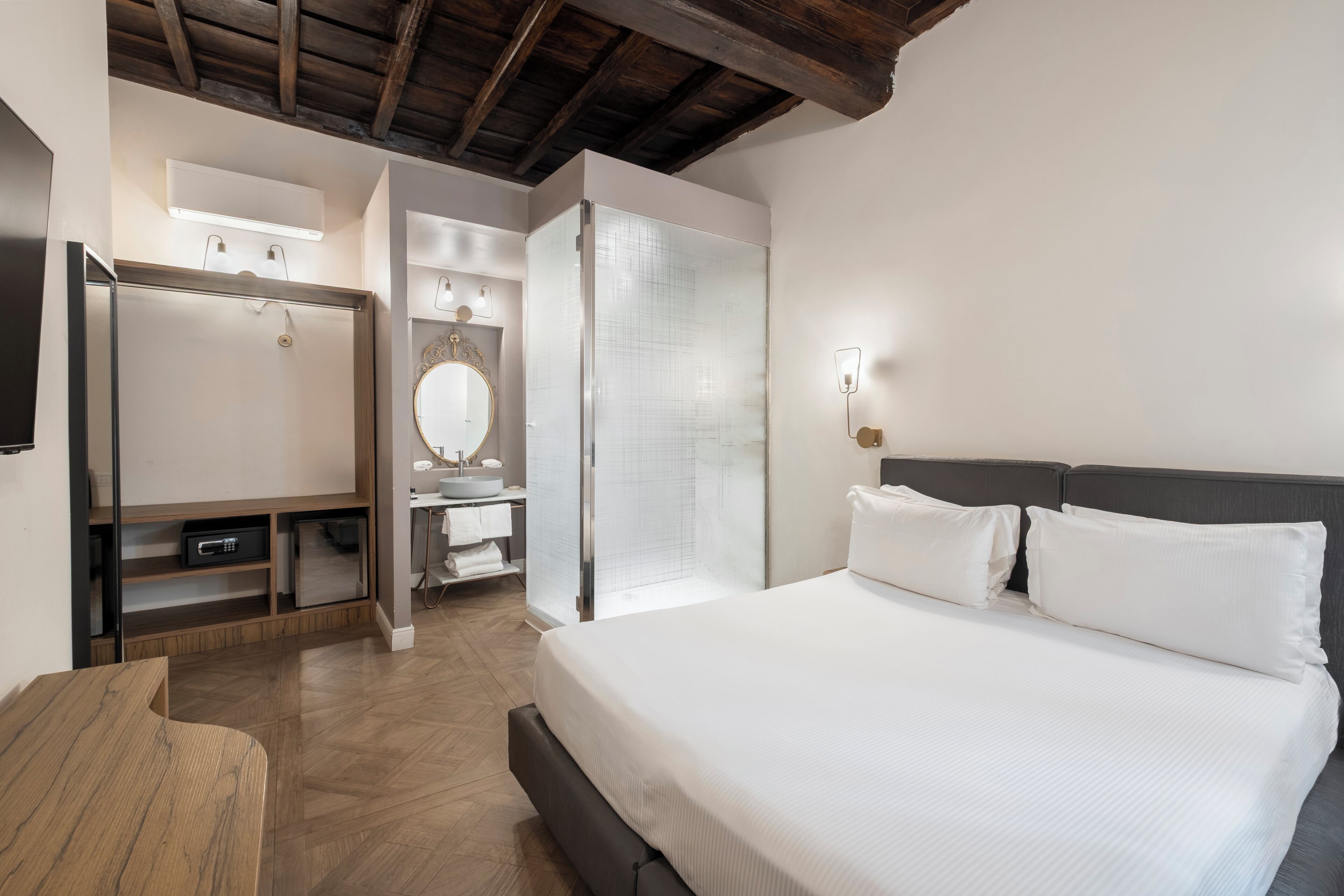 Camera Standard | Biancheria da letto ipoallergenica, minibar, una scrivania