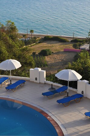 Terrace/patio - Studio Apartments "maria" With Pool in Agios Gordios Beach (Corfu)